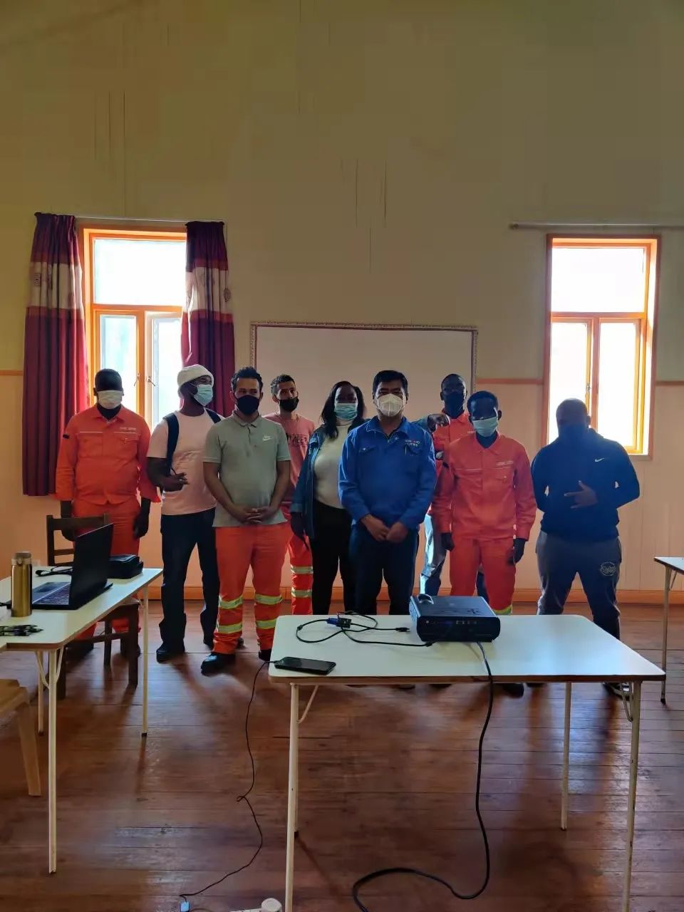 疫情当下，，逆行非洲——122cc太阳成智能凿岩装备团队外洋服务纪实