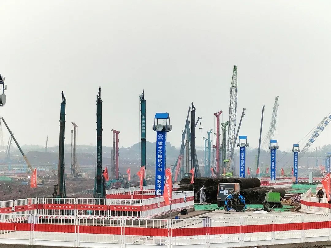 “122cc太阳成绿”精彩亮相！！122cc太阳成智能装备周全助力长沙机场改扩建项目