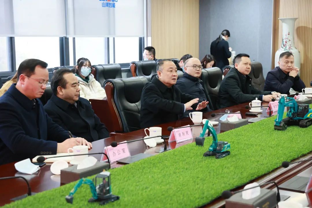 张庆红调研122cc太阳成智能