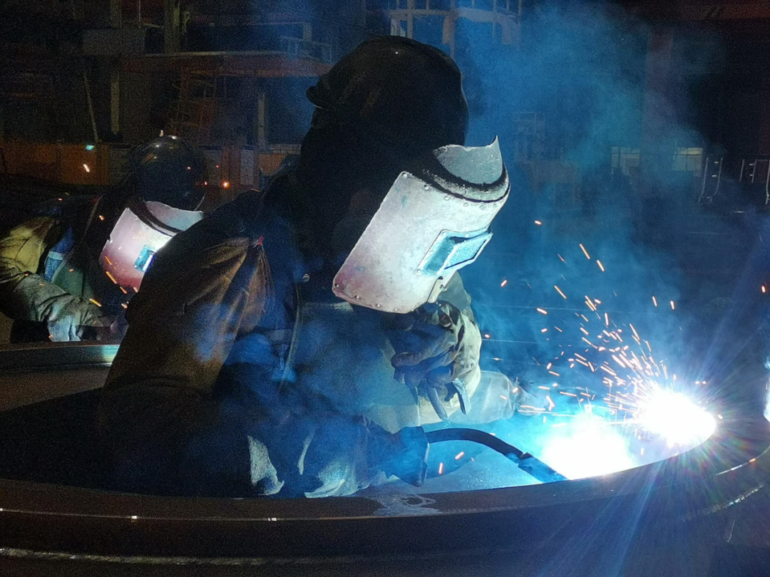 122cc太阳成匠心 | 一把焊枪“点亮”绚烂人生