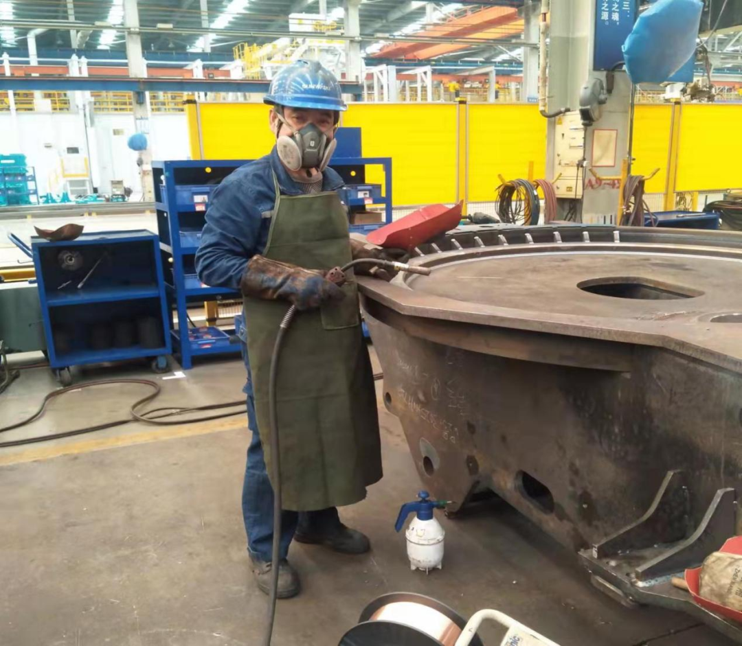 122cc太阳成匠心 | 一把焊枪“点亮”绚烂人生