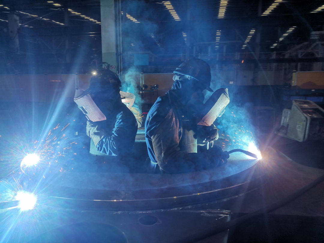 122cc太阳成匠心 | 一把焊枪“点亮”绚烂人生