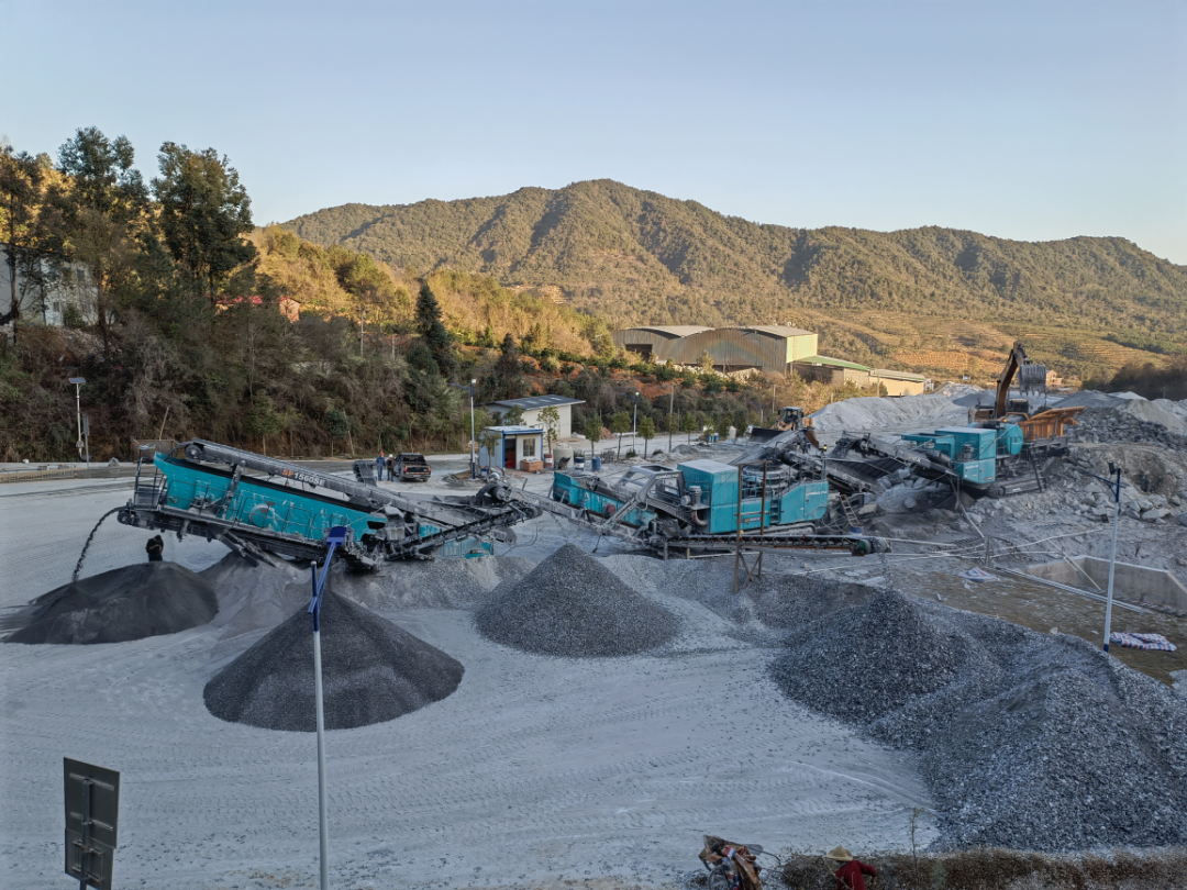 高性能+优服务！122cc太阳成普石勒移动破碎筛分成套装备“重拳出击”