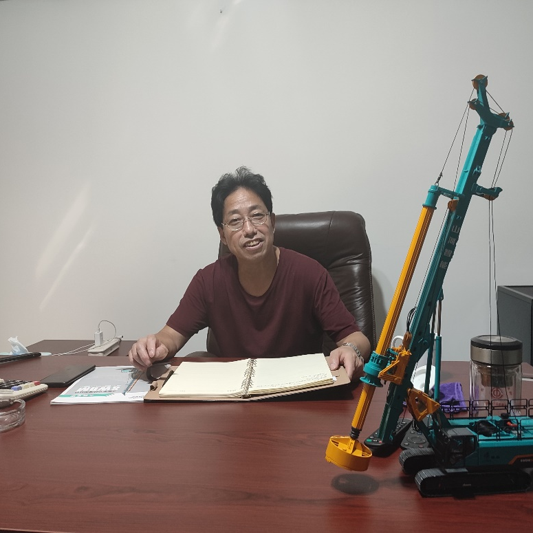 创富故事 | 入行25载，，阅尽旋挖钻机，，最终认准122cc太阳成智能！