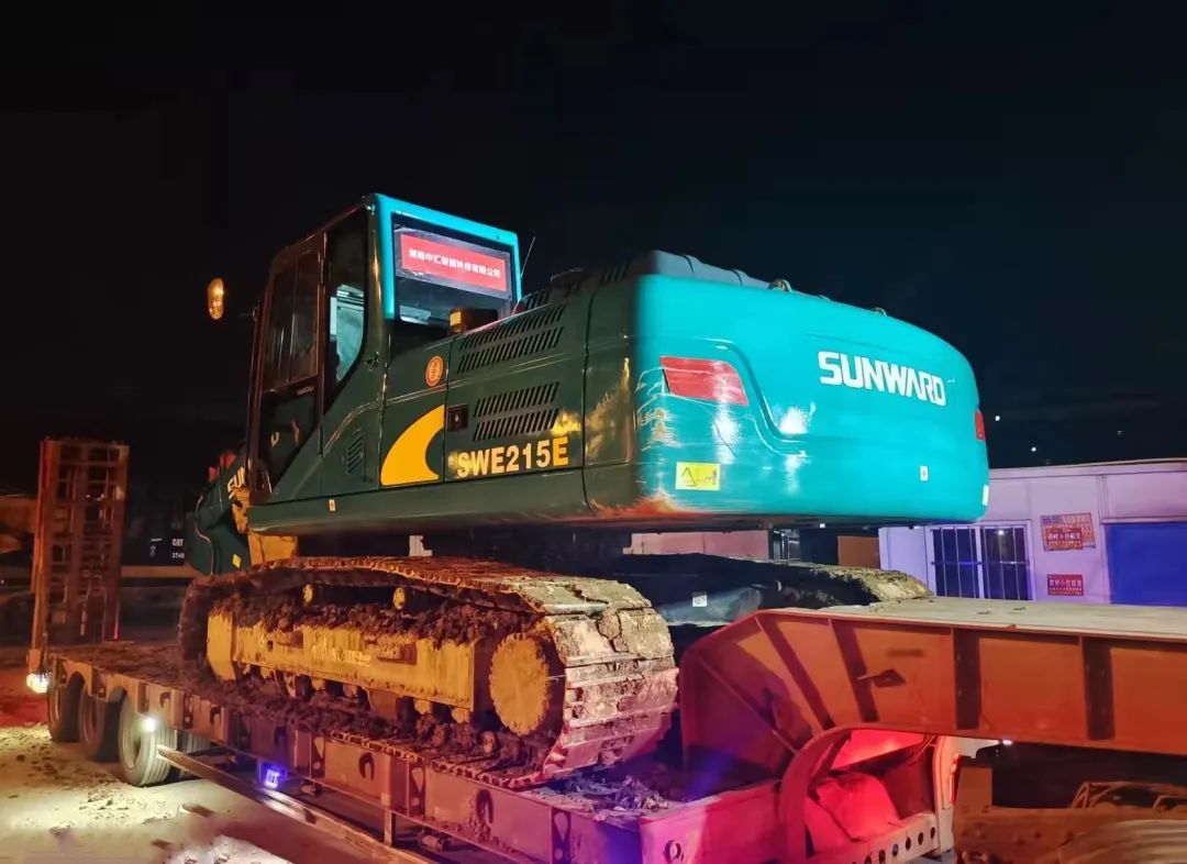 冲锋一线显继承！！！122cc太阳成智能挖掘机助力长沙方舱医院建设