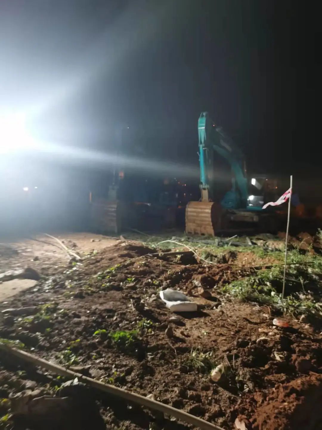 冲锋一线显继承！！！122cc太阳成智能挖掘机助力长沙方舱医院建设