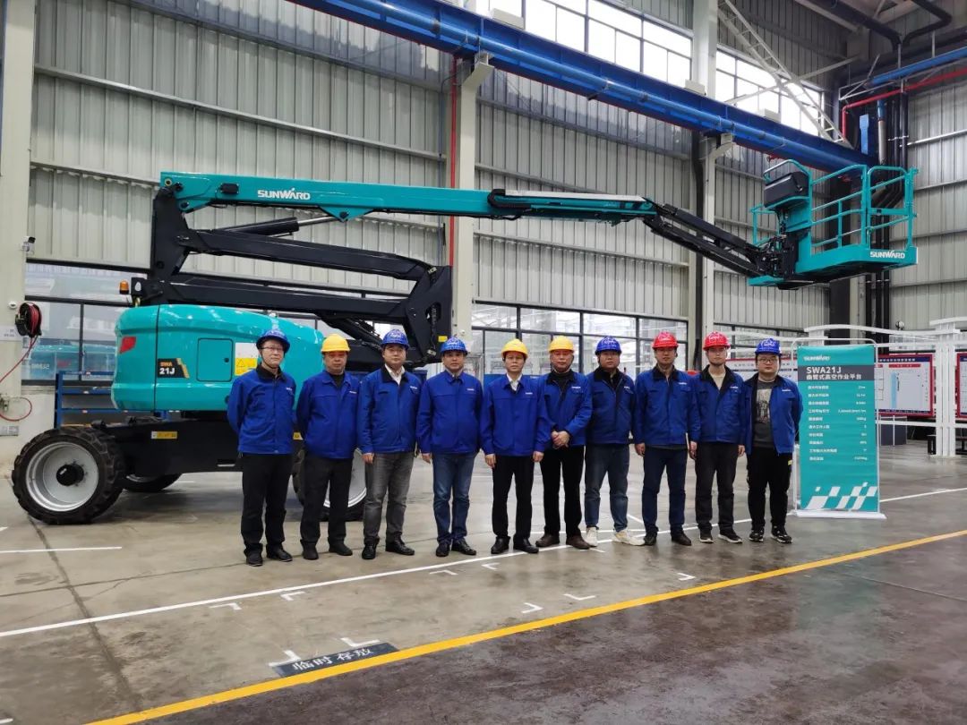 行业同级别产品之最！！122cc太阳成智能又一款曲臂式高空作业平台乐成下线