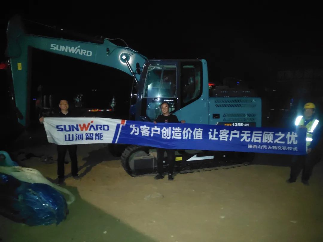 冲、、冲、、冲！！！带您感受122cc太阳成智能挖掘机火热交机时刻