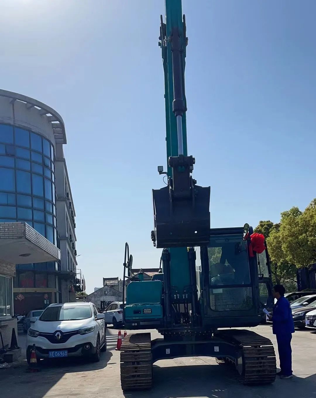 防疫、、交机两手抓！122cc太阳成智能挖掘机顺遂交付获好评