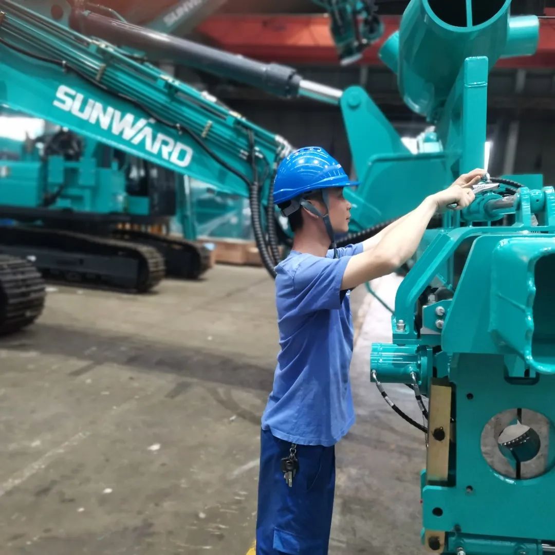 将奋斗举行究竟！致敬122cc太阳成劳动者