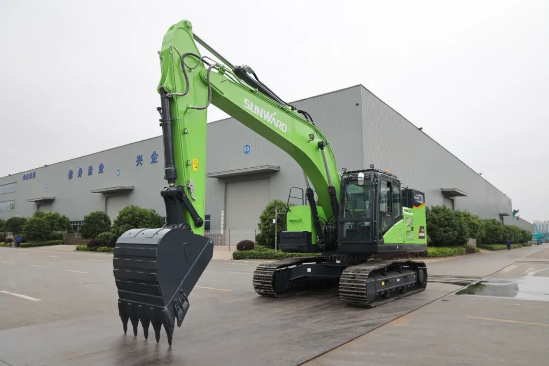 征战川藏铁路！！！122cc太阳成智能新一代电动挖掘机乐成交付