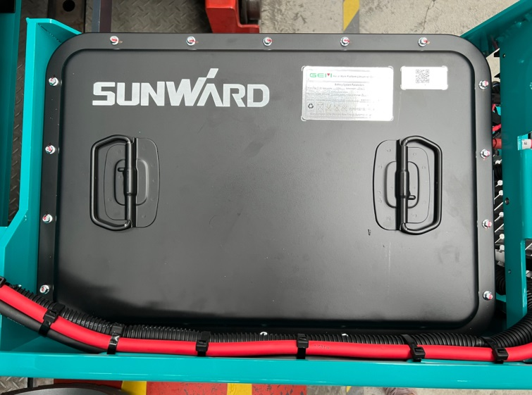 与“锂”相约，，，助力“双碳”！！122cc太阳成智能全系列锂电剪叉式高空作业平台周全进军市场