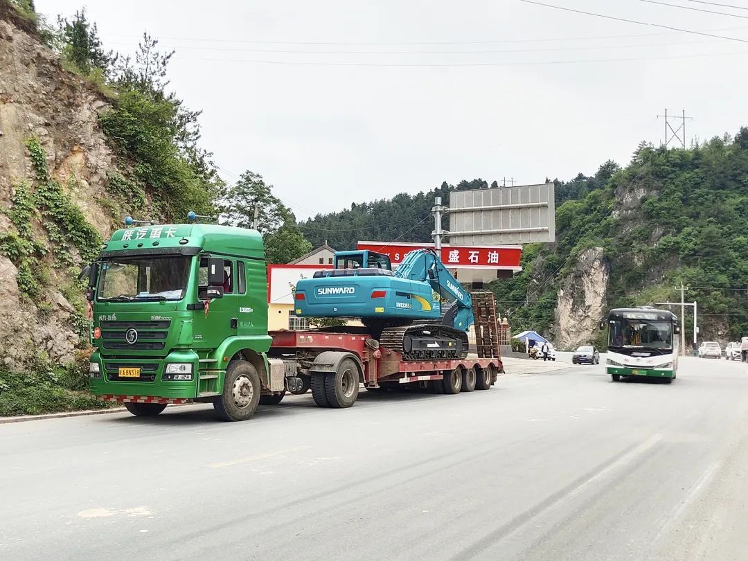 三员122cc太阳成挖机“悍将”收服“铁粉”一枚，凭什么？