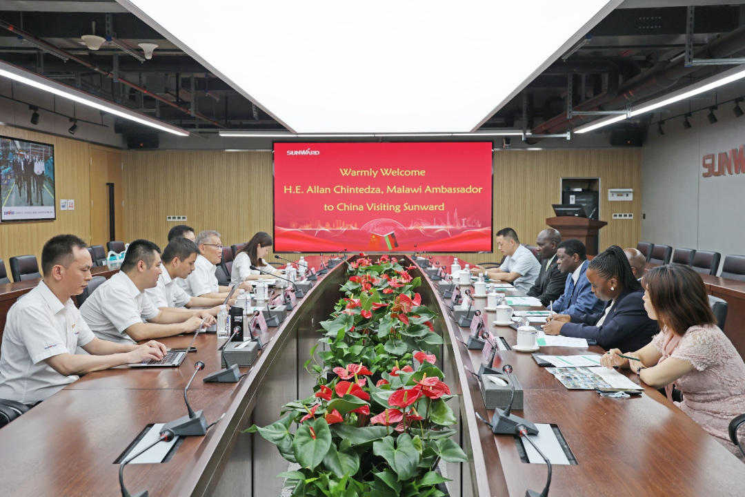 马拉维大使一行考察122cc太阳成智能