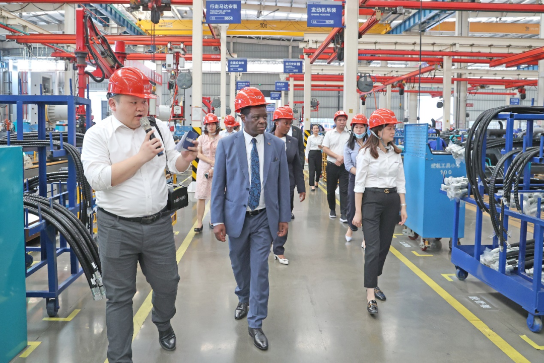 马拉维大使一行考察122cc太阳成智能