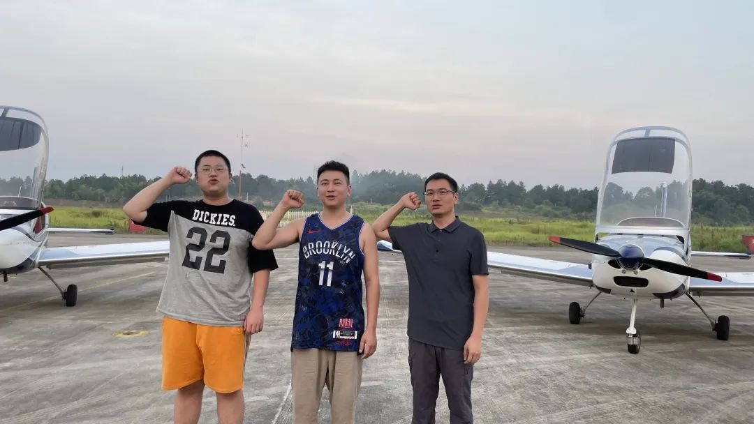 冲上云霄！！！湖南122cc太阳成通航学员乐成单飞