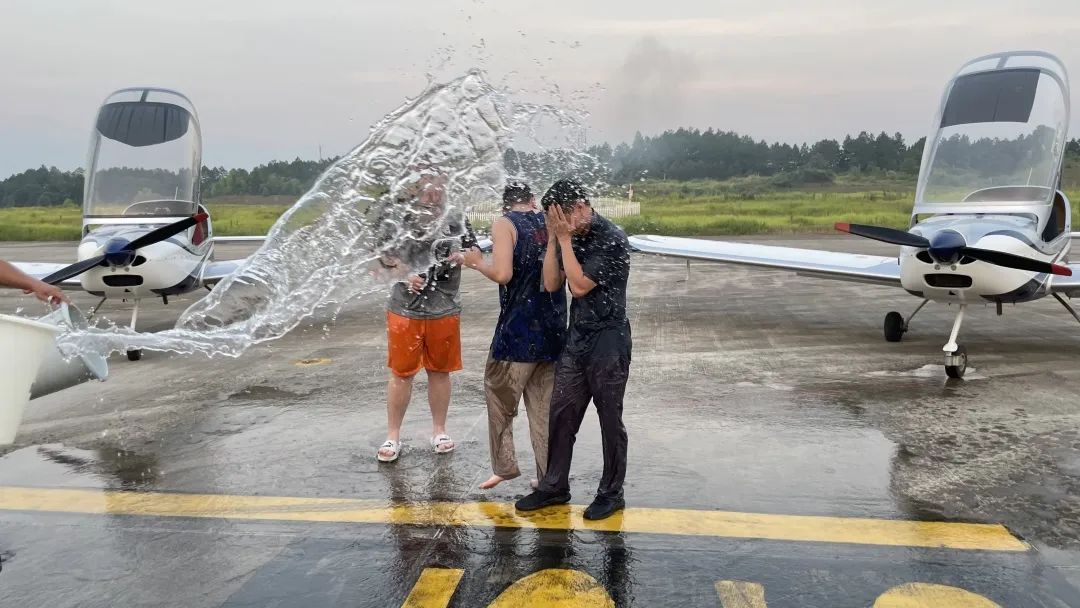 冲上云霄！！！湖南122cc太阳成通航学员乐成单飞