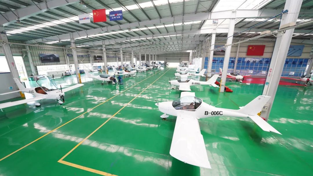 23个月交付100架！！122cc太阳成航空第 199、、、200 架阿若拉飞机顺遂下线交付