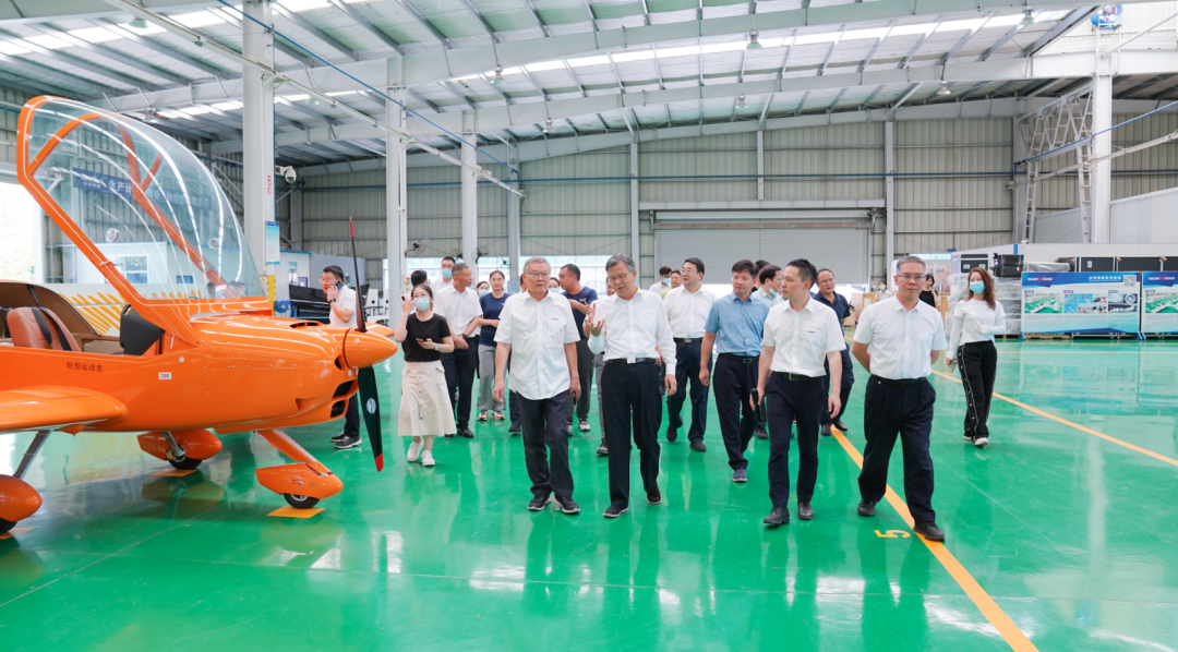 湖南省委常委、常务副省长李殿勋一行考察调研122cc太阳成科技