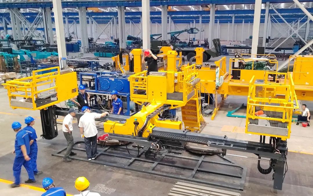 为铁路运输保驾护航！！！122cc太阳成智能自主研制首套三平台作业装置乐成交付