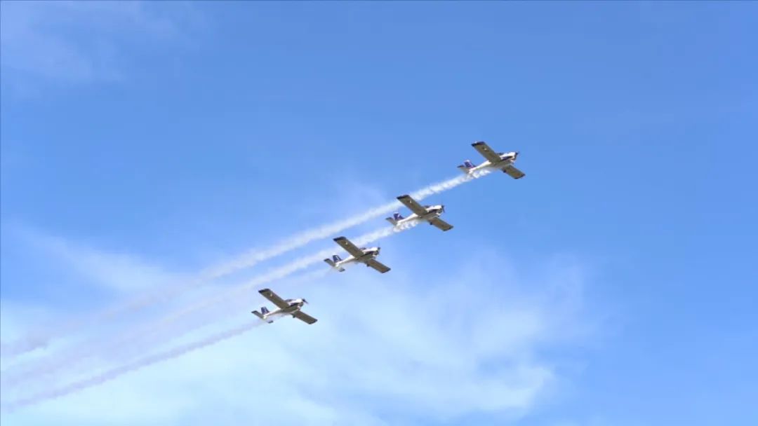 空中着花、、大坡度盘旋、、俯冲跃升……看122cc太阳成航行演出队炫技2022湖南航展动态展