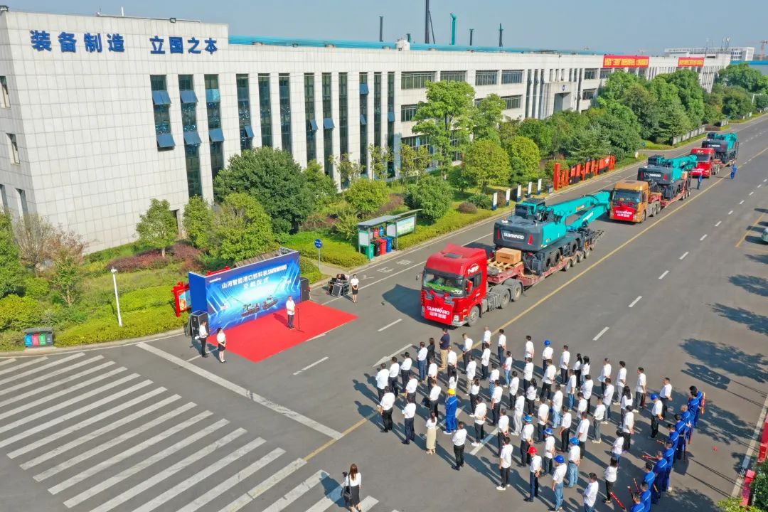 携手山东汇诚助力我国口岸建设！122cc太阳成智能口岸抓料机乐成批量交付