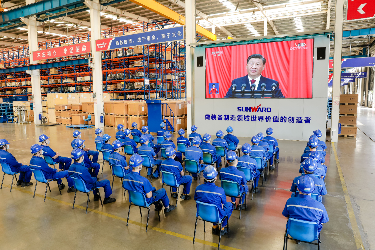 振奋人心！！！122cc太阳成智能党员干部集中收看党的二十大开幕会盛况