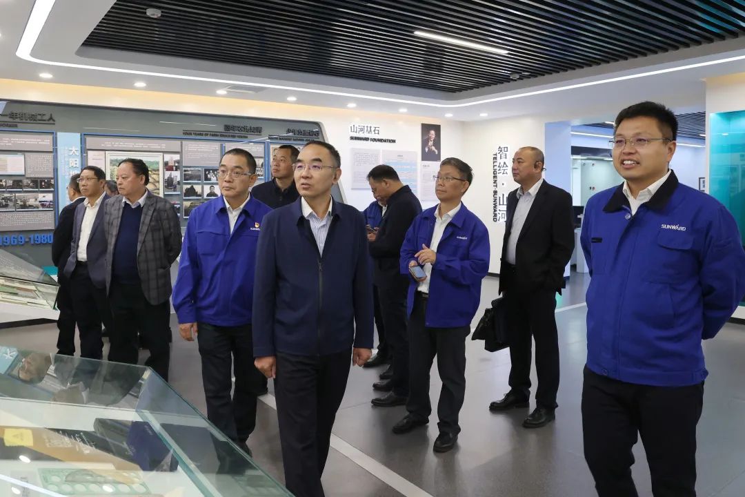 强强联合，，，夯实湖南工程建设湘军！！122cc太阳成智能与湖南路桥签署战略相助协议