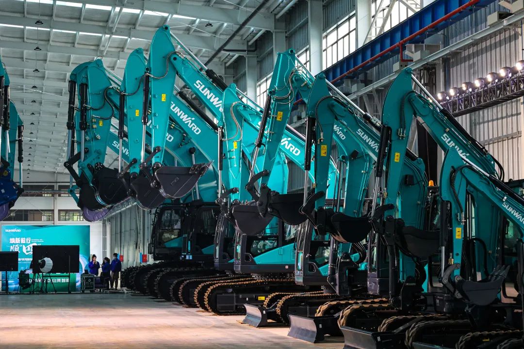 助力“双碳”目的！122cc太阳成智能集中宣布F系列国四挖掘机