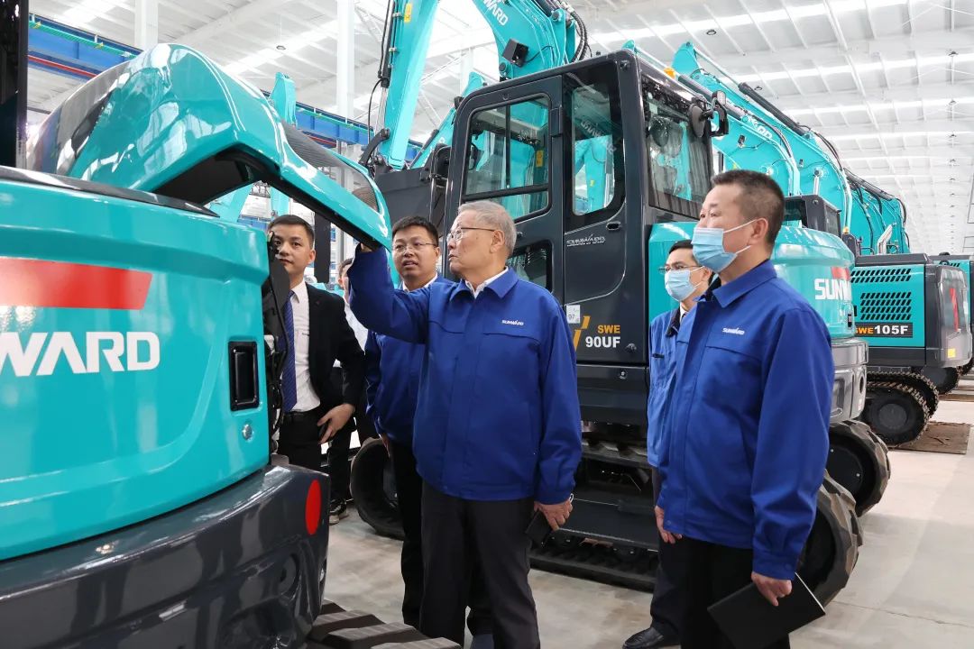 助力“双碳”目的！122cc太阳成智能集中宣布F系列国四挖掘机