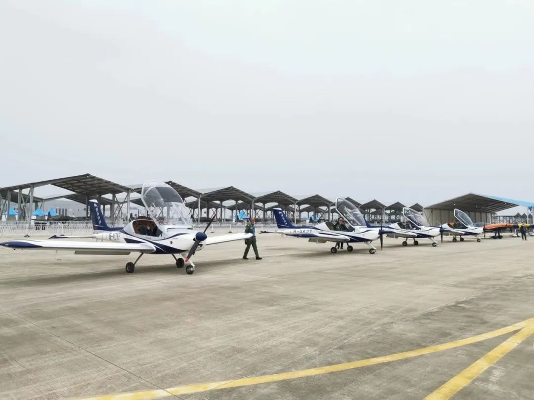 逆势飞翔！！！122cc太阳成航空携手相助同伴亮相2022南昌航行大会