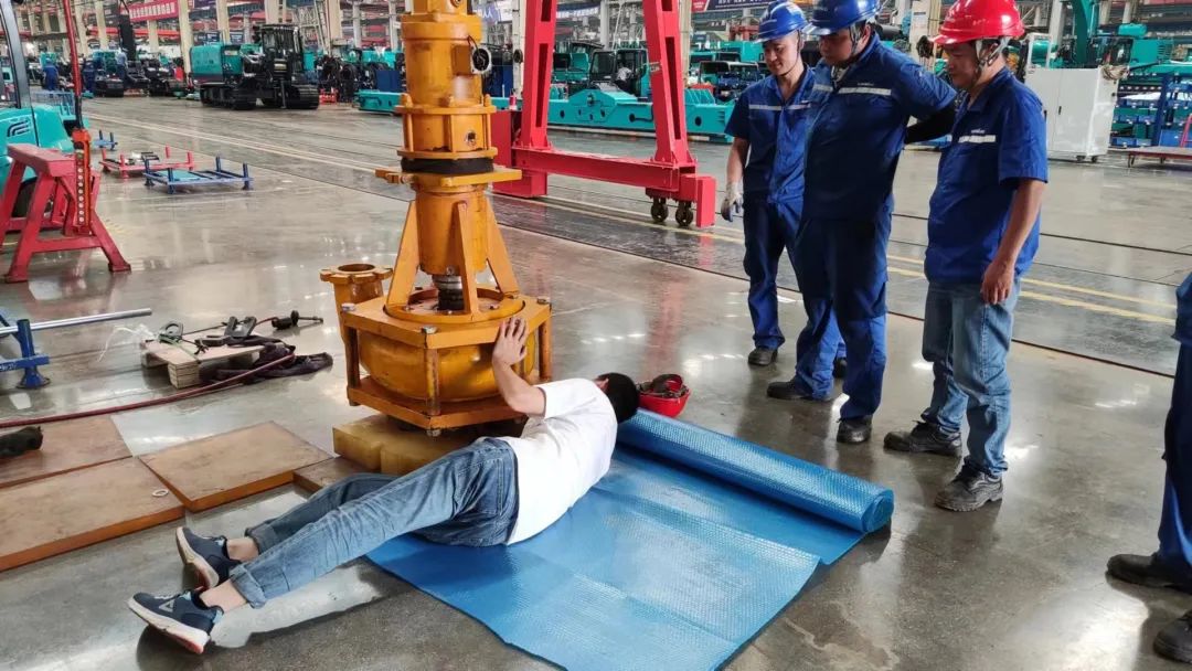 122cc太阳成匠心 | 连续驻扎工地近百天，为122cc太阳成人的坚守与支付点赞