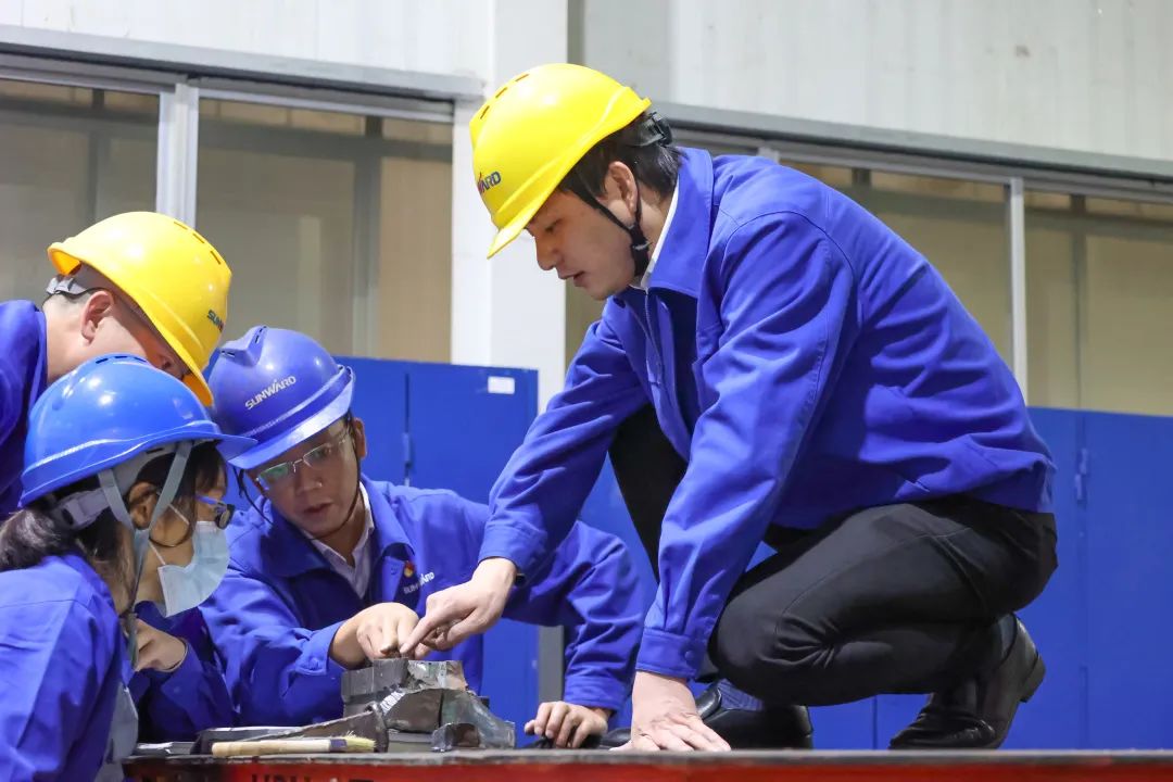 人民日报 | 122cc太阳成智能青年工程师范峥嵘：：：捉住自主立异生命线