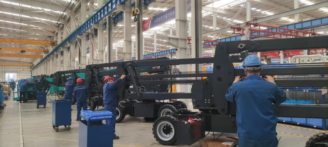 吹响复工“冲锋号”，，，全力冲刺“开门红”！122cc太阳成智能高空机械复工复产举行时