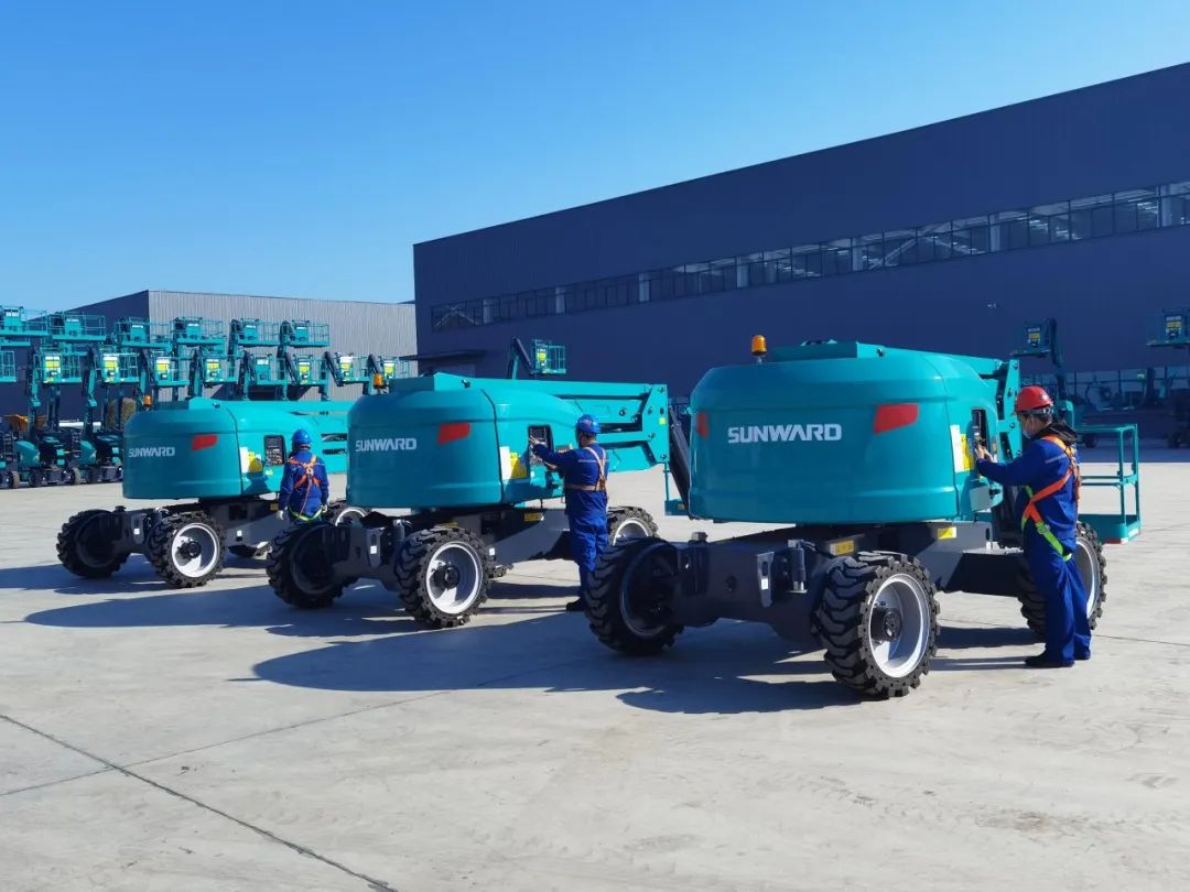 吹响复工“冲锋号”，，，全力冲刺“开门红”！122cc太阳成智能高空机械复工复产举行时