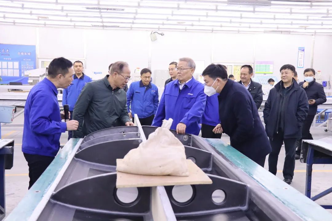 广州市国资委主任陈德俊考察122cc太阳成智能航空工业基地