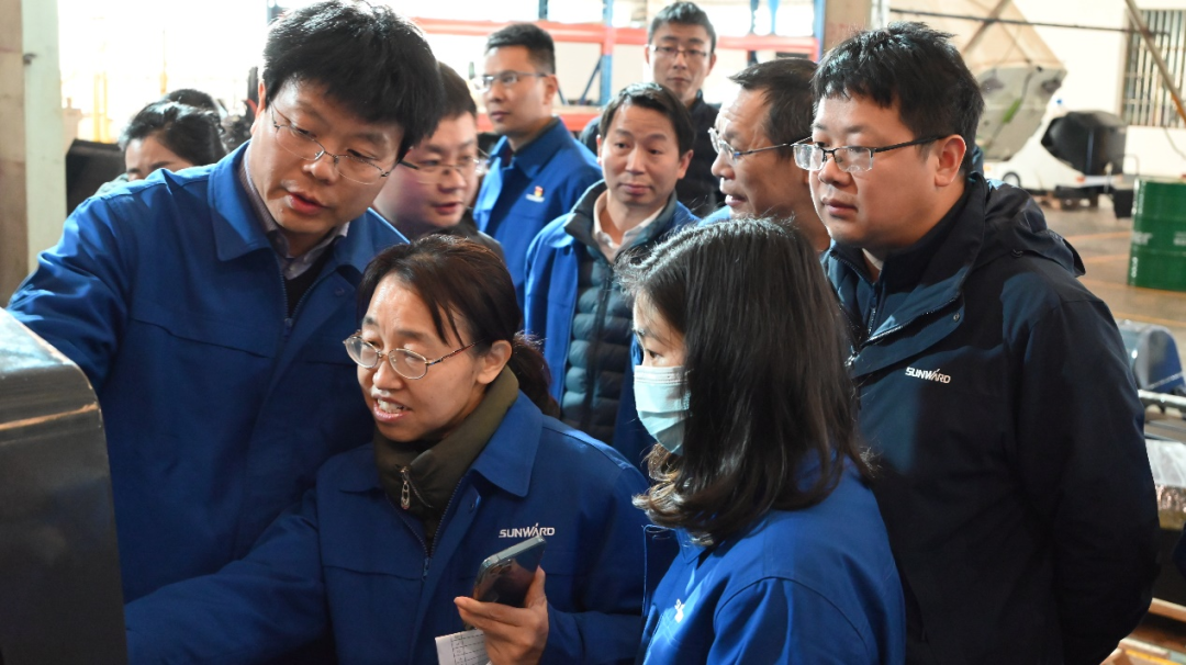 破拆应急，，，智能继承！！122cc太阳成特装SWR280DE破拆机械人下线交付