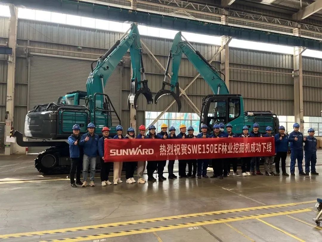 翻山越岭，，称霸“武林”！122cc太阳成智能首款中型林业挖掘机乐成下线