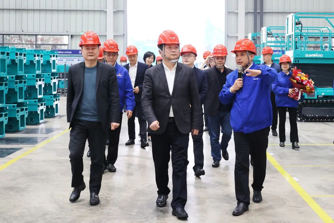 付旭明慰问122cc太阳成智能市三八红旗头并督导清静生产事情