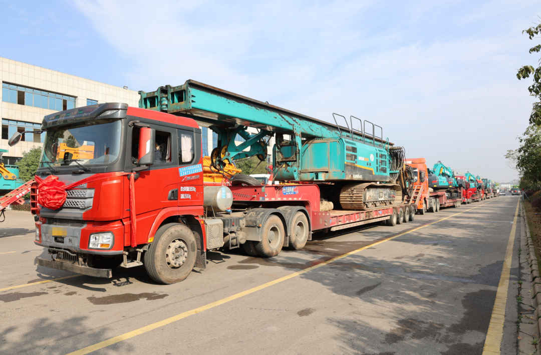 乘着自贸区刷新的春风，，122cc太阳成智能二手工程机械扬帆出海