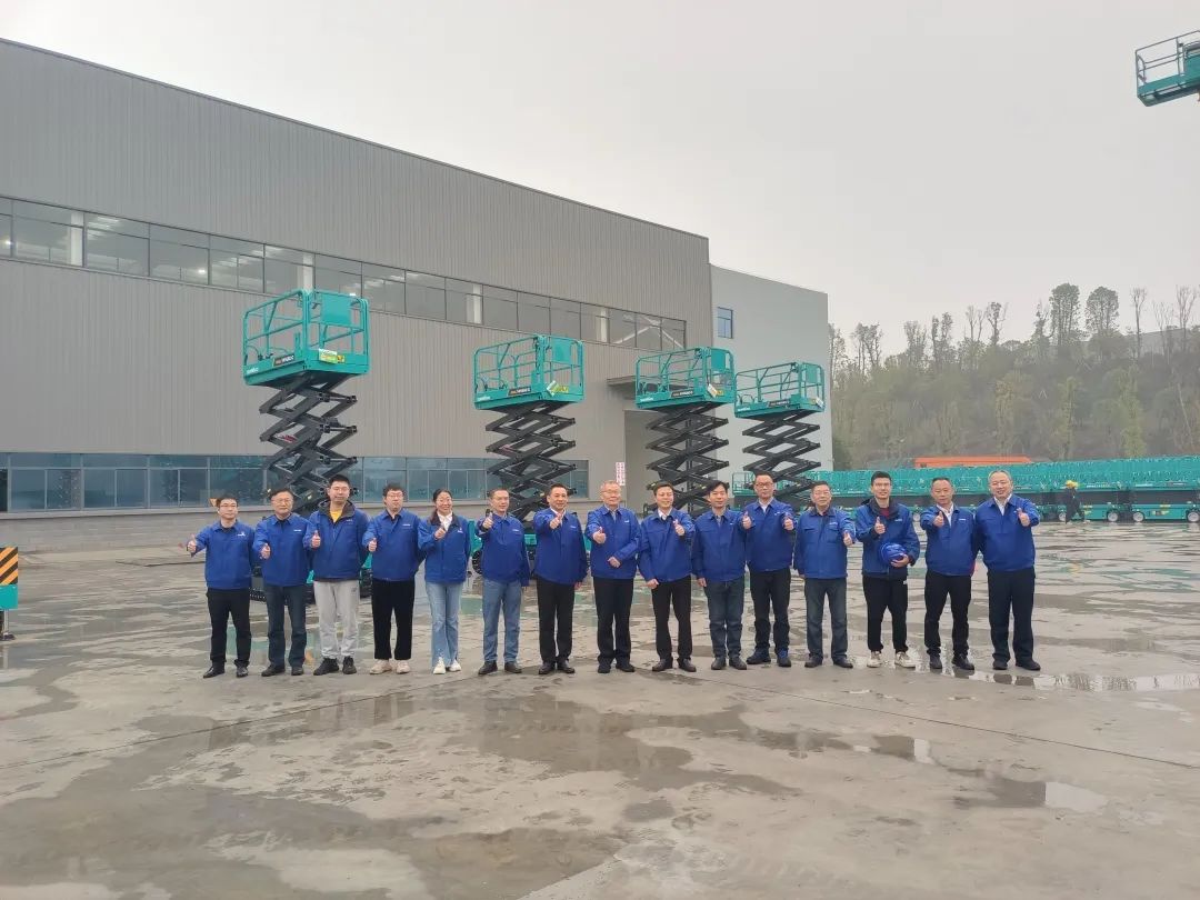 出厂即“出道”！！！122cc太阳成智能首款履带剪叉式高空作业平台批量上市