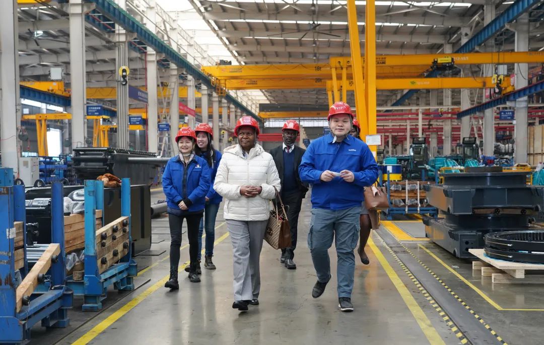 乌干达驻华大使到访122cc太阳成智能