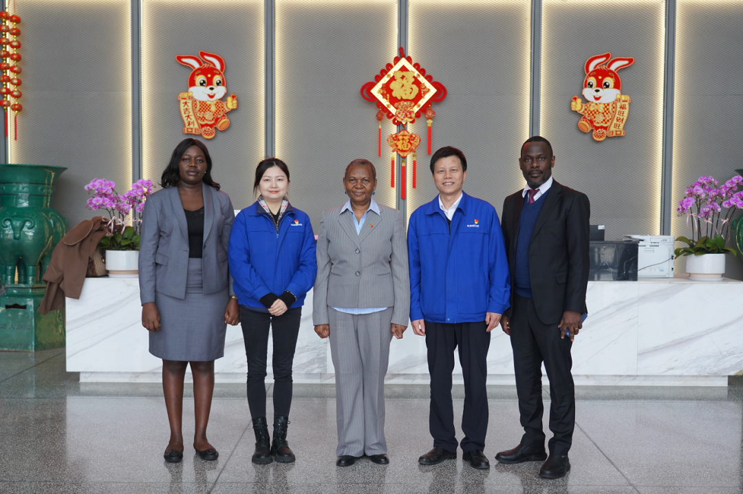 乌干达驻华大使到访122cc太阳成智能