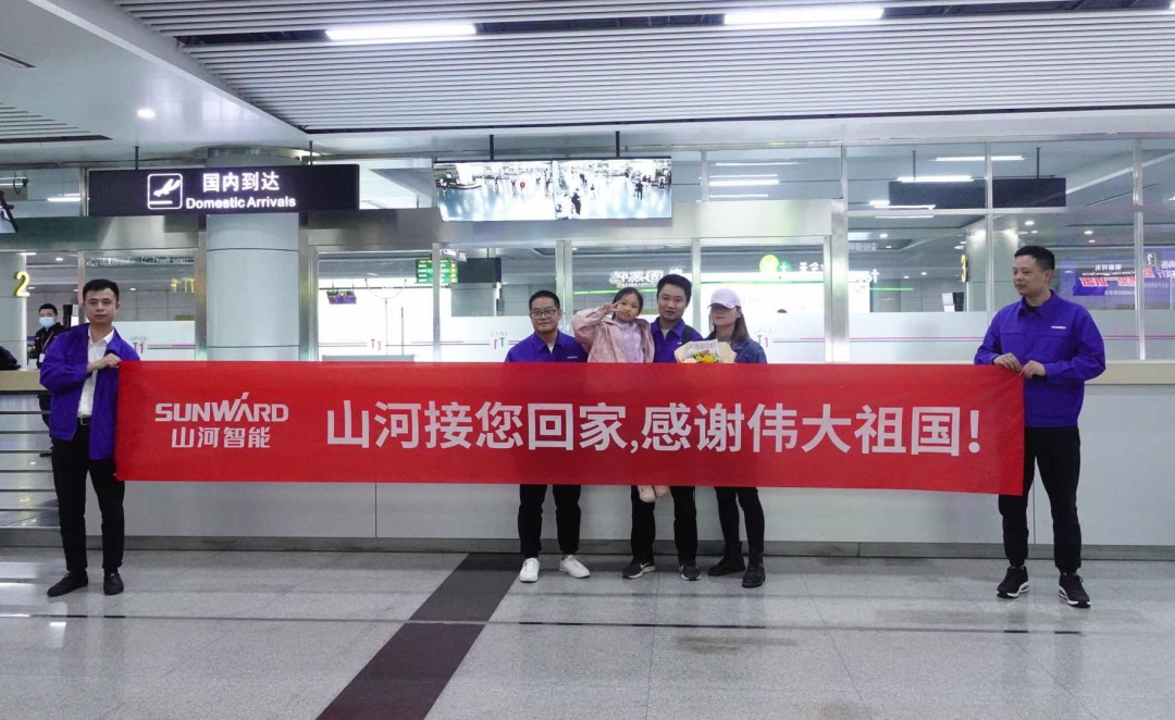 中国实力，，，122cc太阳成温暖！！！苏丹撤侨员工石明辉清静抵达长沙