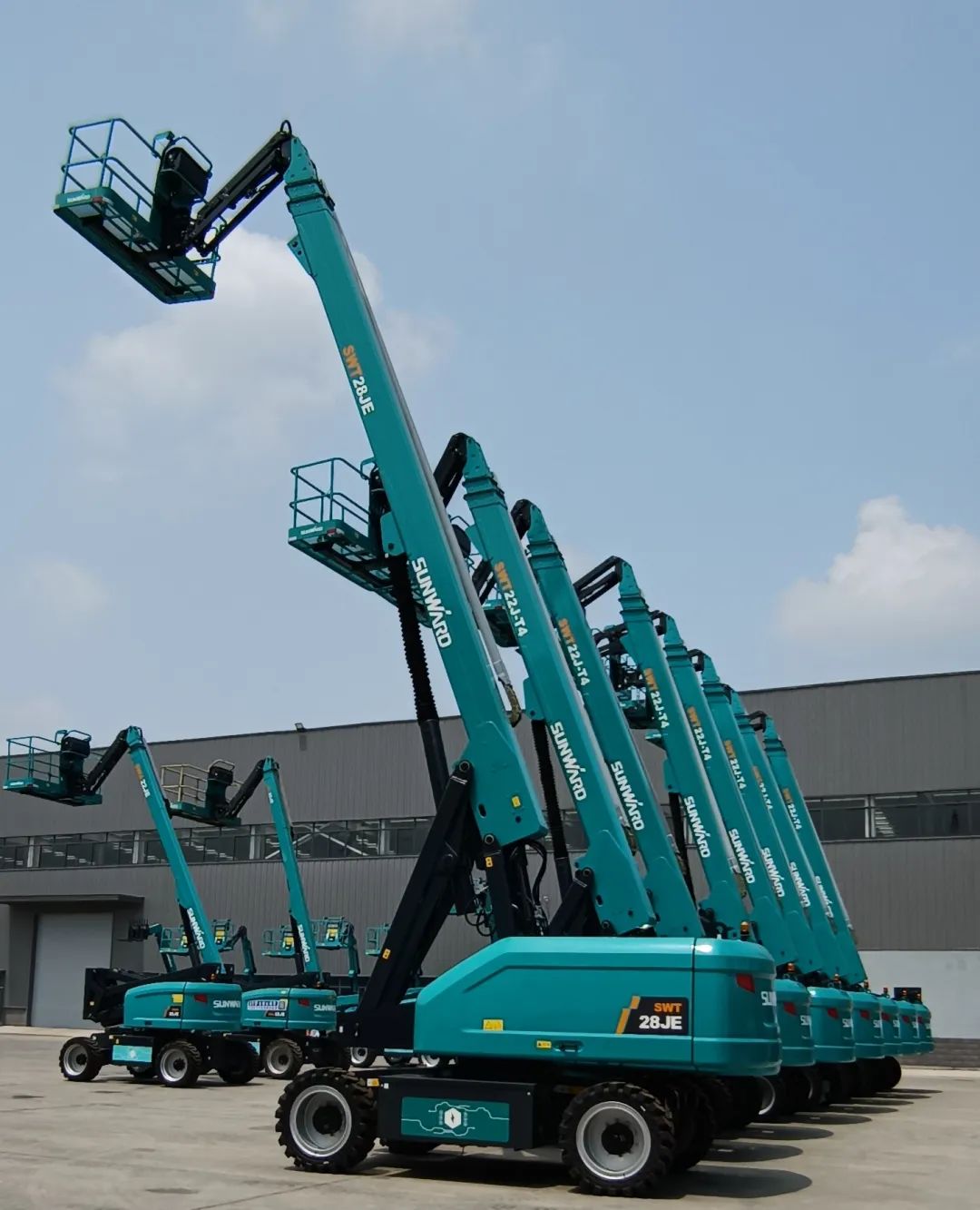 新能源家族再添“新丁”！！122cc太阳成智能三款电动臂式高空作业平台齐下线