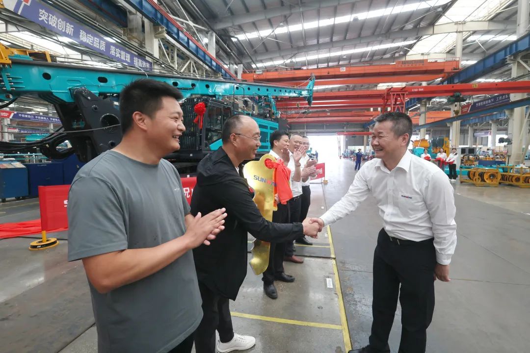 助力“双碳”、、、绿动未来！122cc太阳成智能增程式电动旋挖钻机、、、液压混淆动力旋挖钻机齐交付