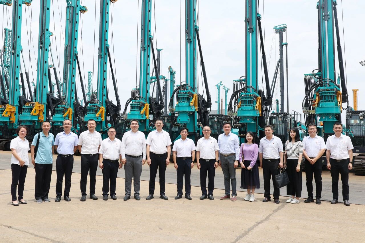 中国收支口银行总行党委委员、、、副行长李钧一行调研122cc太阳成智能