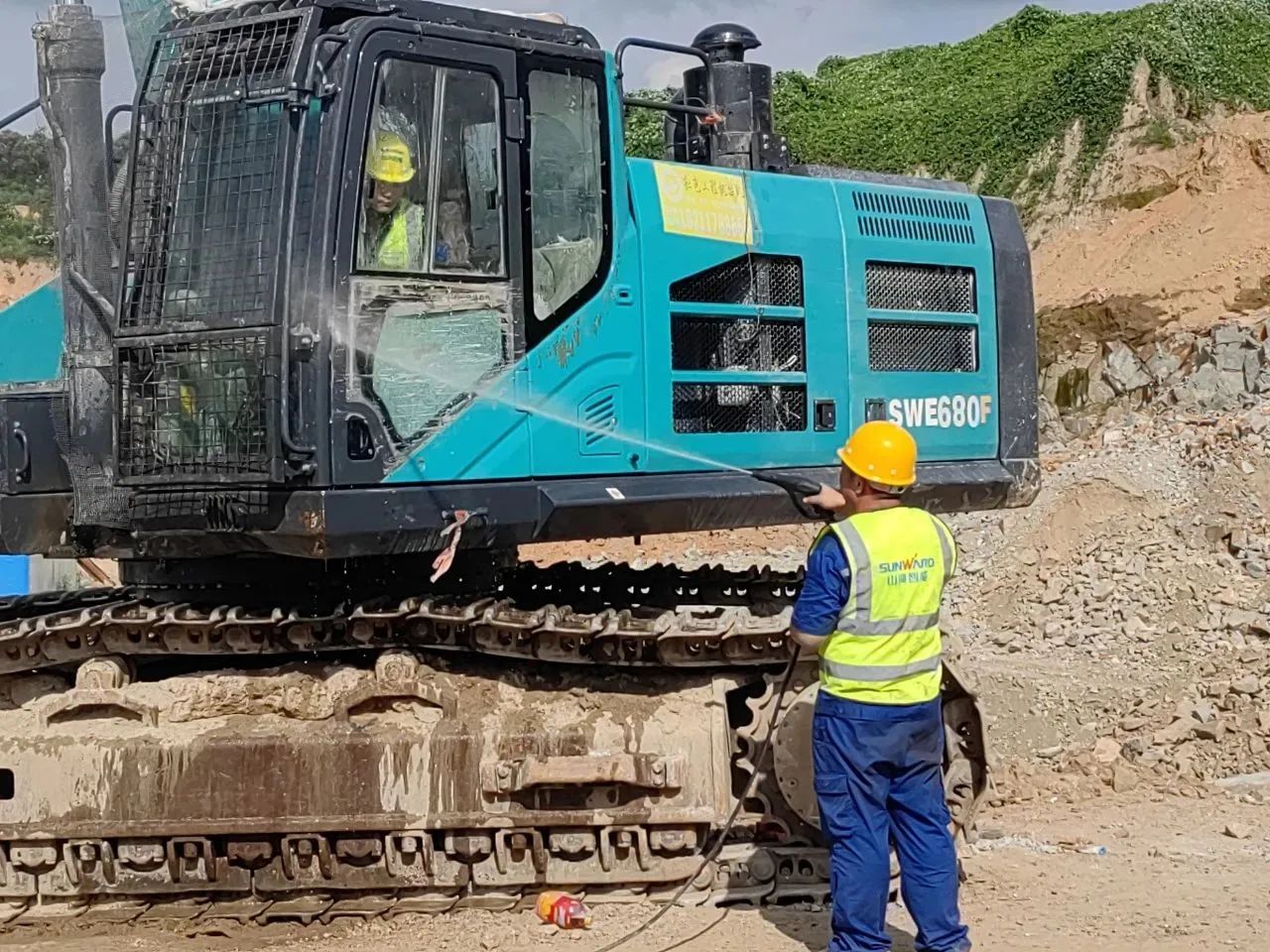 步履一直，，，服务不止！122cc太阳成智能挖掘机服务万里行火热举行中