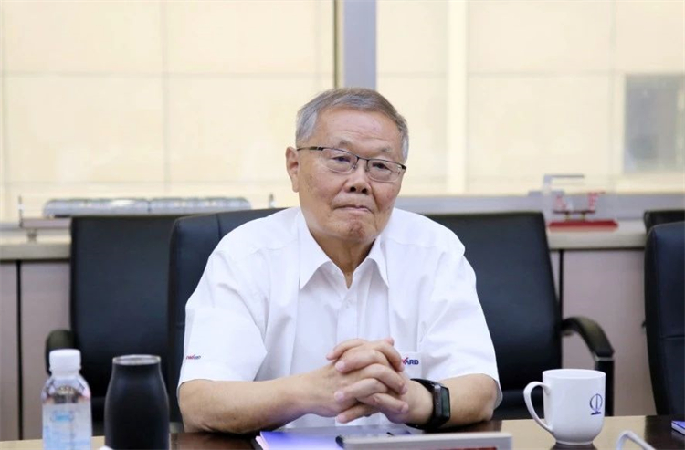 深化相助、、、共创绚烂！！何清华带队造访中土集团