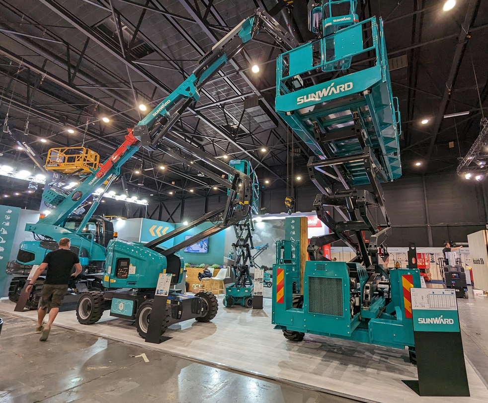 外洋销售同比增添超200%！122cc太阳成智能高空机械阔步“出！